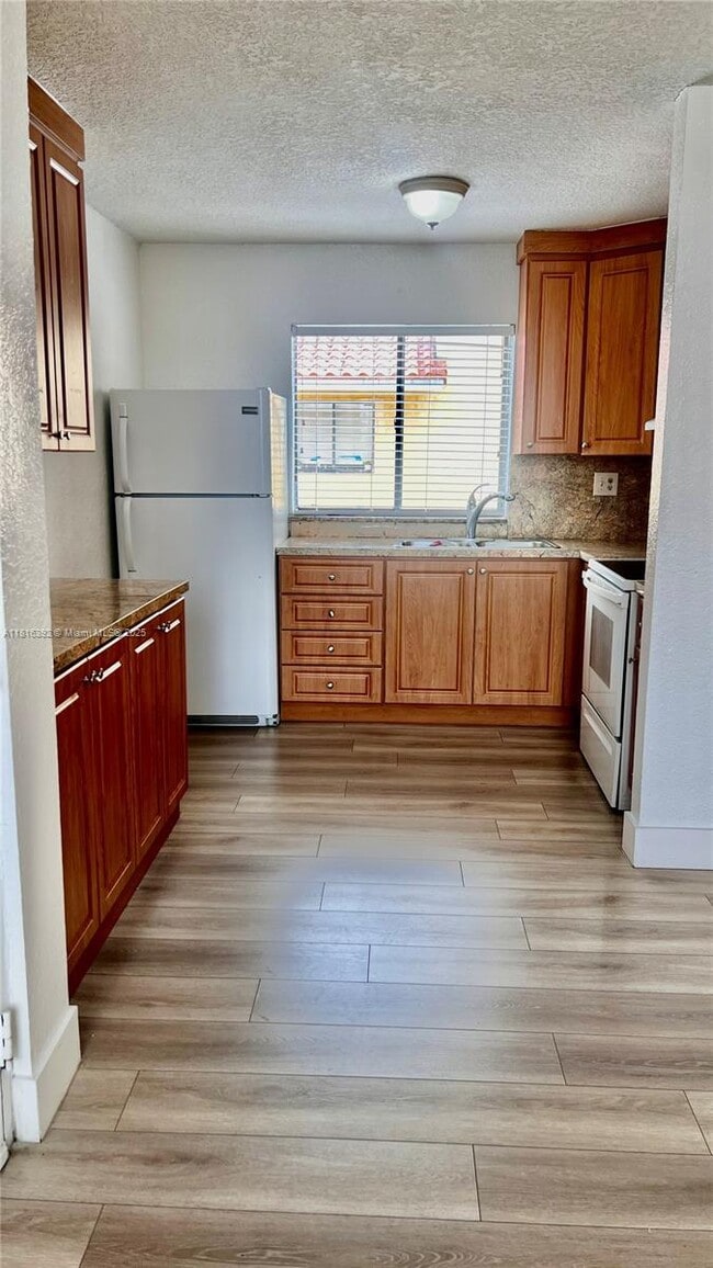 Building Photo - 2760 W 61st Pl