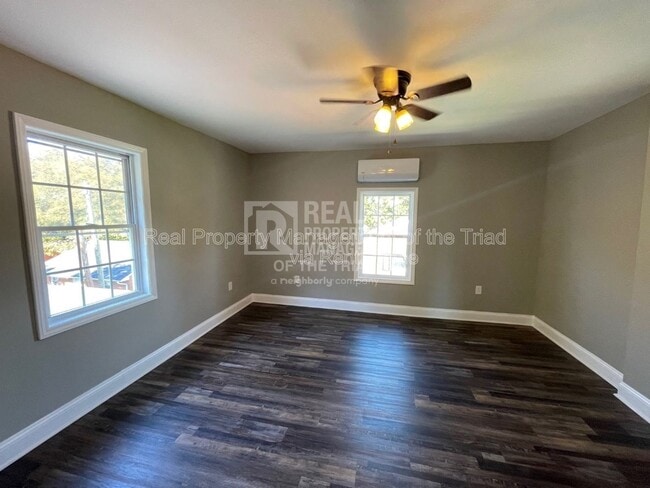 Building Photo - 528 N Scales St