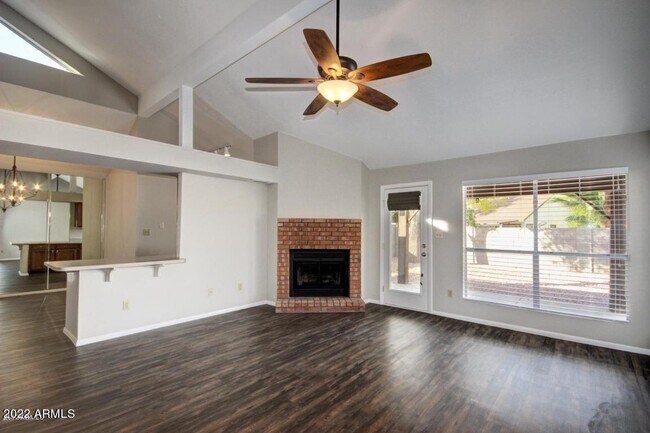Building Photo - 728 N Hazelton Dr