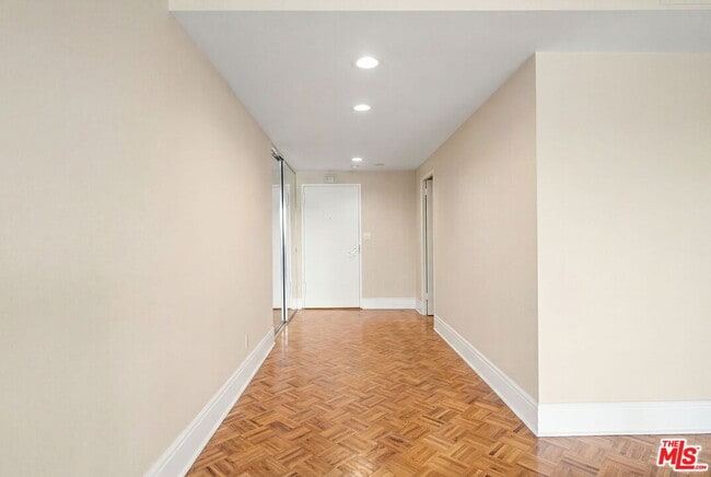 Foto del edificio - 875 Comstock Ave