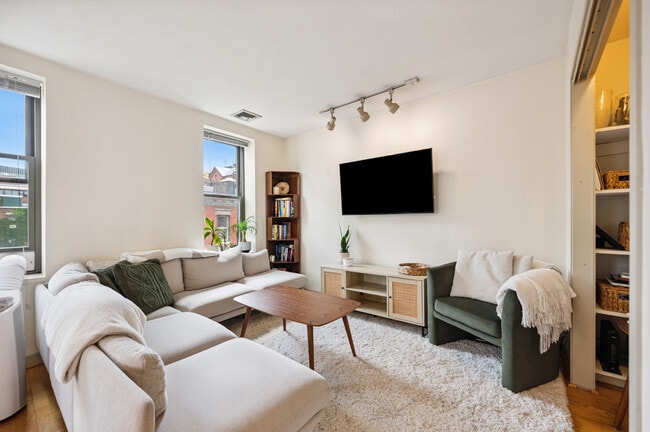 Building Photo - 5 Grove St