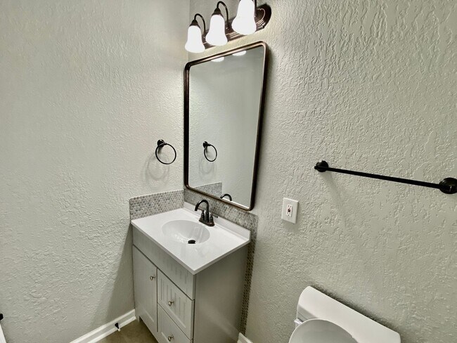 Building Photo - Charming Jenks Home with Vintage Character...