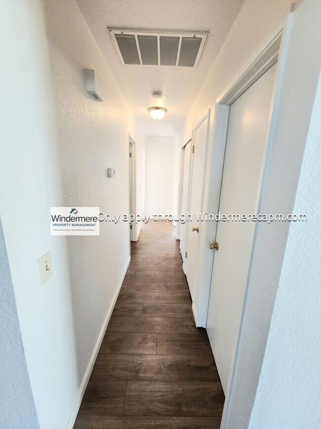 Foto del edificio - Charming 3 bedroom 2 bath Home- Available Now!