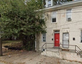 Building Photo - 267 E Sharpnack St