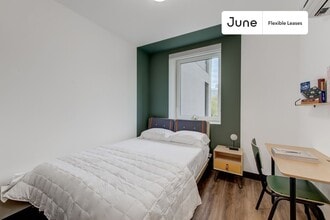 Building Photo - Charming Private ROOM in Williamsburg