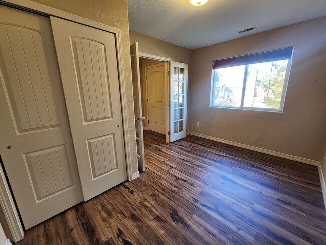 Foto del edificio - Stunning 4 Bed 3 Bath Home Near Peterson A...