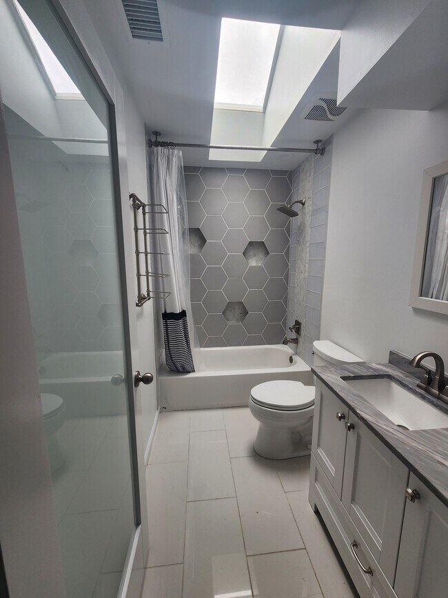 Building Photo - 721 Symphony Woods Dr
