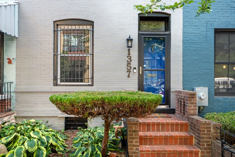 Primary Photo - 1357 E St SE