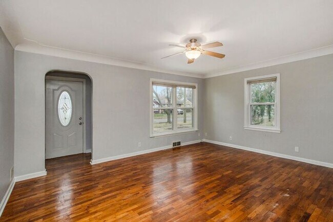 Foto del edificio - 4 Bedroom 1 Bathroom Home - Ask about our ...