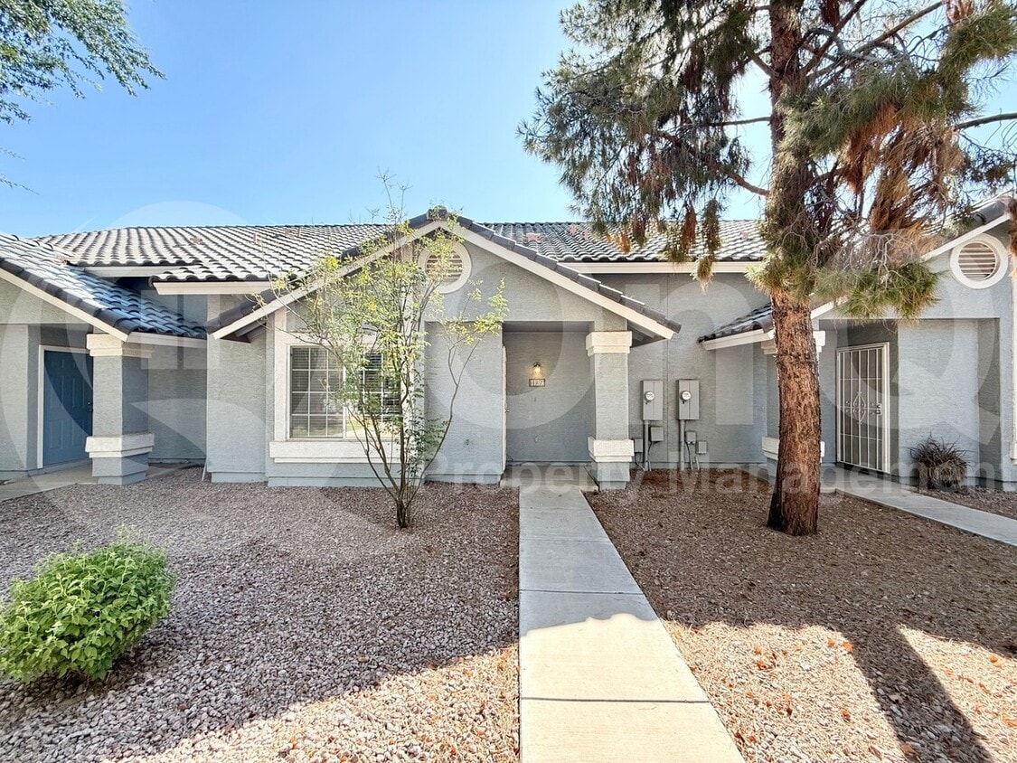 Primary Photo - 860 N McQueen Rd