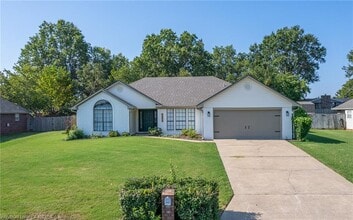 Building Photo - 8808 Skypark Dr