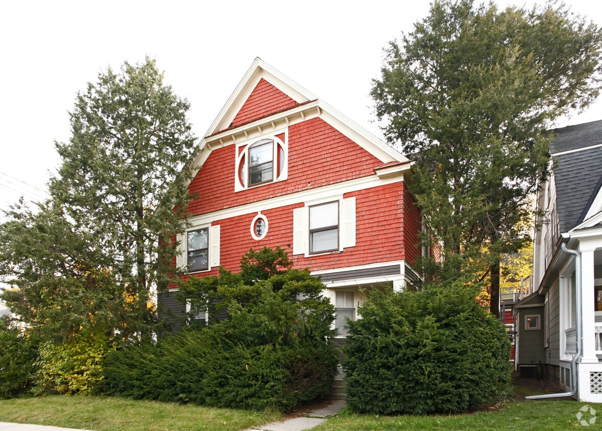 Primary Photo - 122 N Thayer St