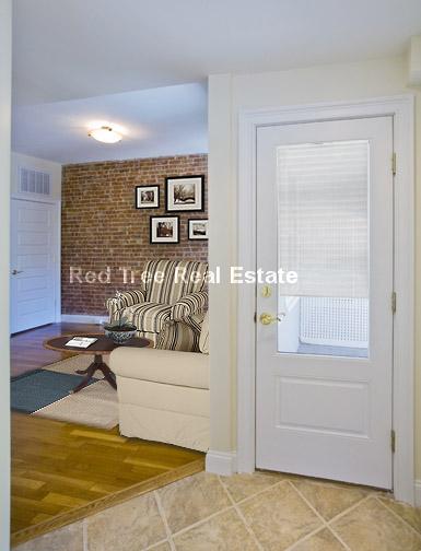 Building Photo - 55 Ashford St