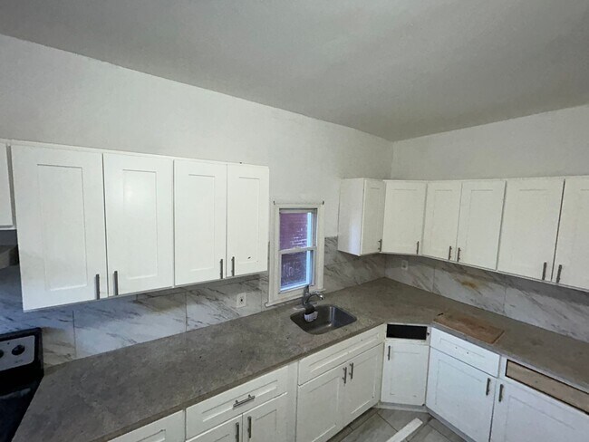 Foto del edificio - Amazing 3 beds 1bath FULLY ELECTRIC HOUSE