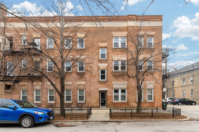 Building Photo - 2150 W Shakespeare Ave