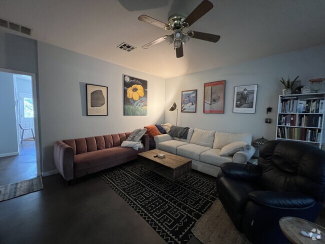 Building Photo - 1701 J J Seabrook Dr