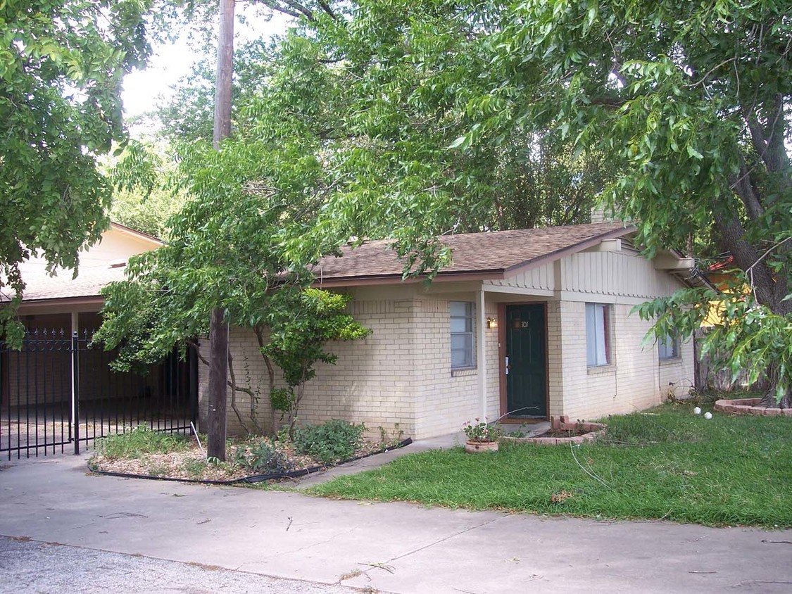 Building Photo - Mueller View Apartments