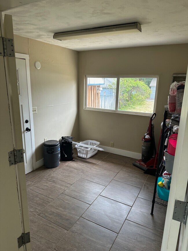 Foto del edificio - 518 E Augusta Ave