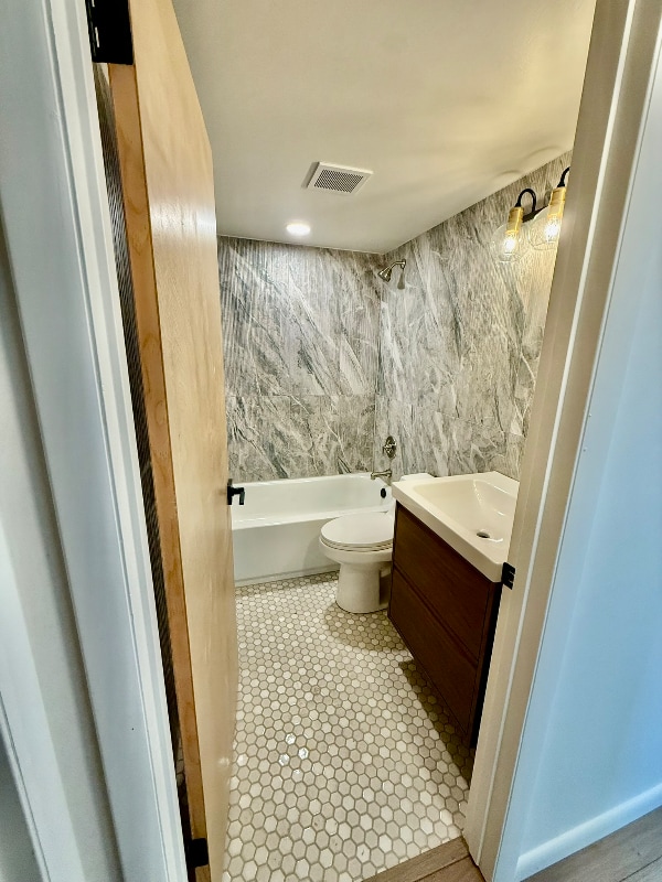 Building Photo - 673 E 6th Ave