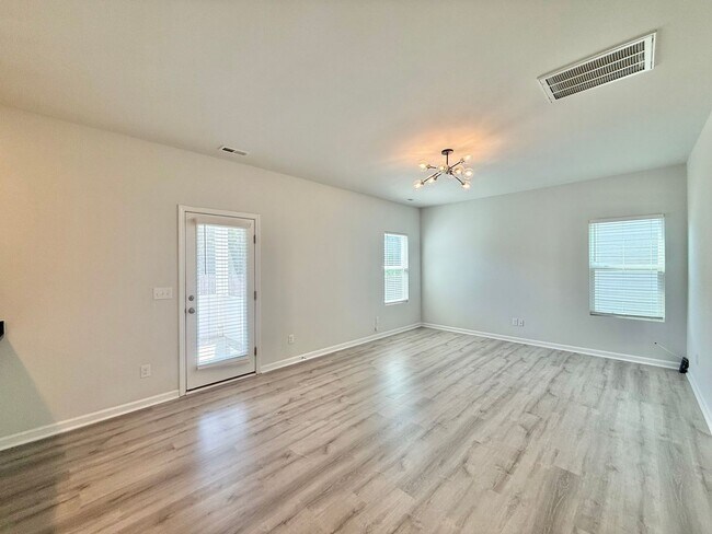 Foto del edificio - 5244 Calhoun Pl
