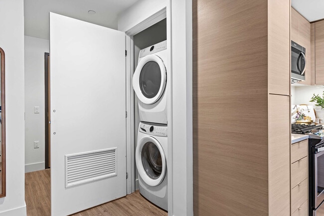 Building Photo - 1049 Seventh Avenue-SI FL7-ID1228264P