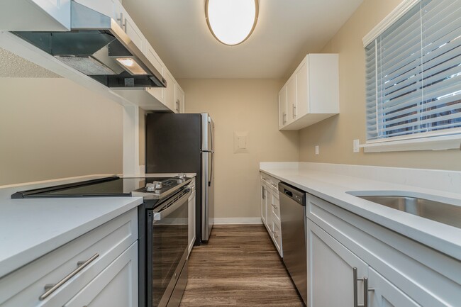 Kitchen - Chambers - Chambers Pointe Apartments