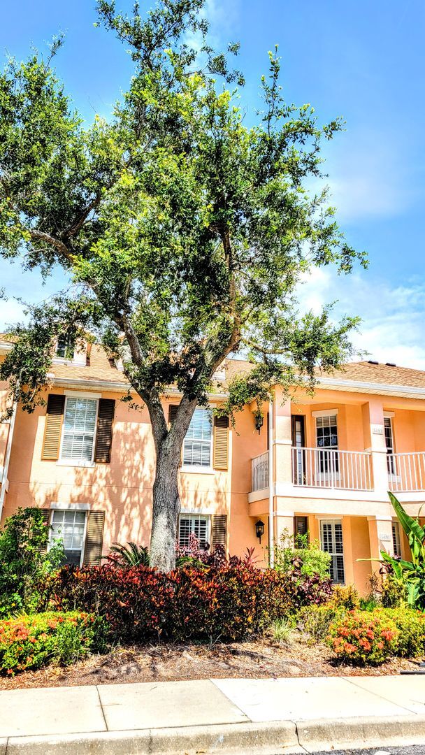 Building Photo - ANNUAL UNFURNISHED 2 bed 2 bath ground flo...