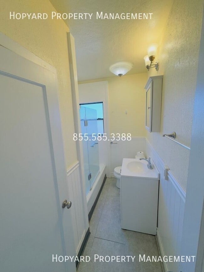 Building Photo - 828 Fifth Ave-