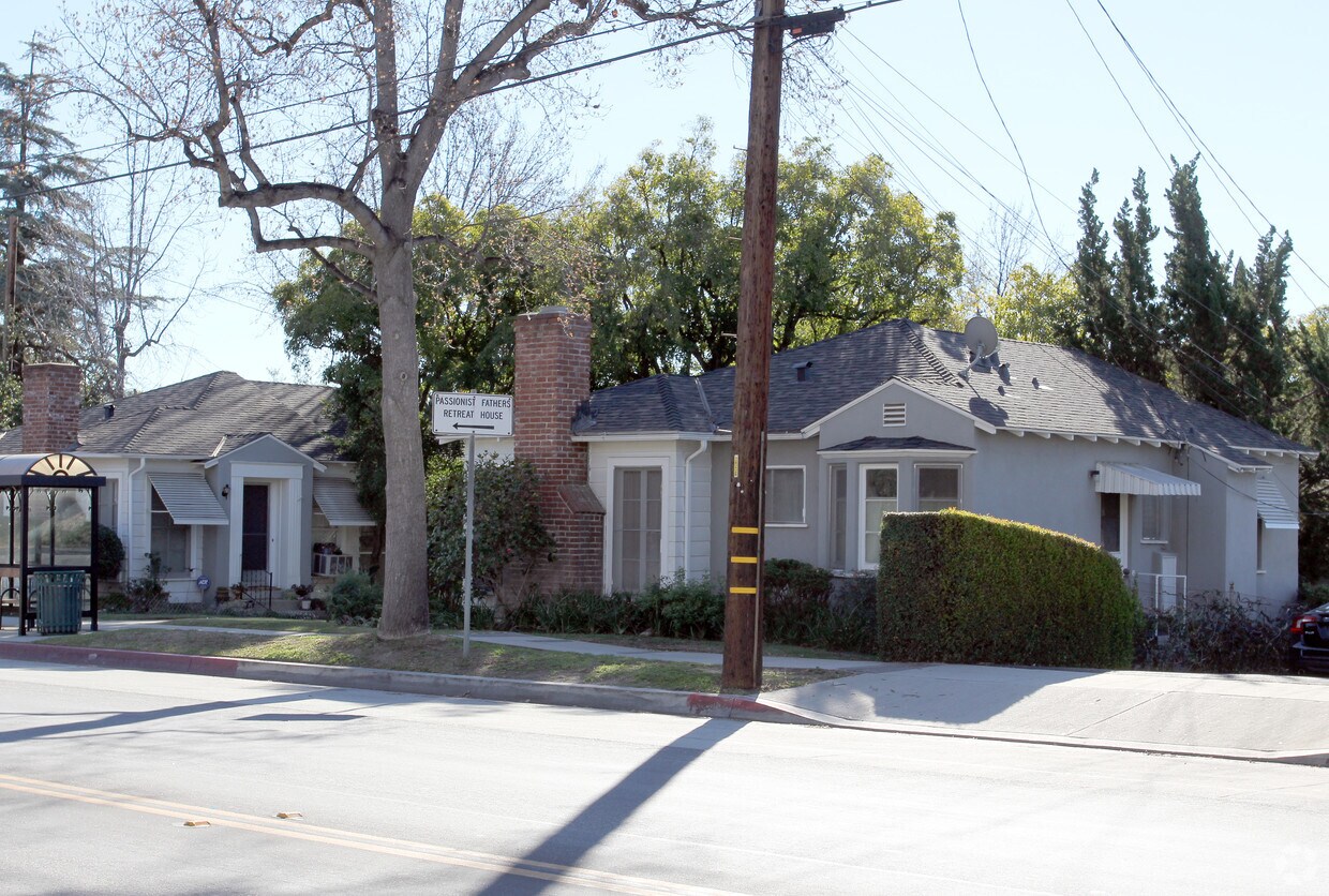 Primary Photo - 590 Sierra Madre Blvd