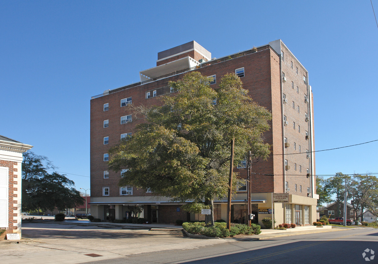 Building Photo - Landmark Towers