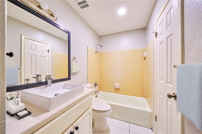 Building Photo - 8602 Fireside Dr