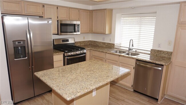 Foto del edificio - 9341 Magic Flower Ave