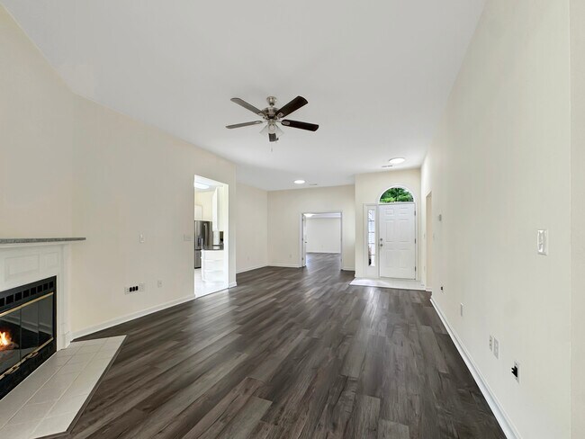 Foto del edificio - 4333 Oakwood Cir