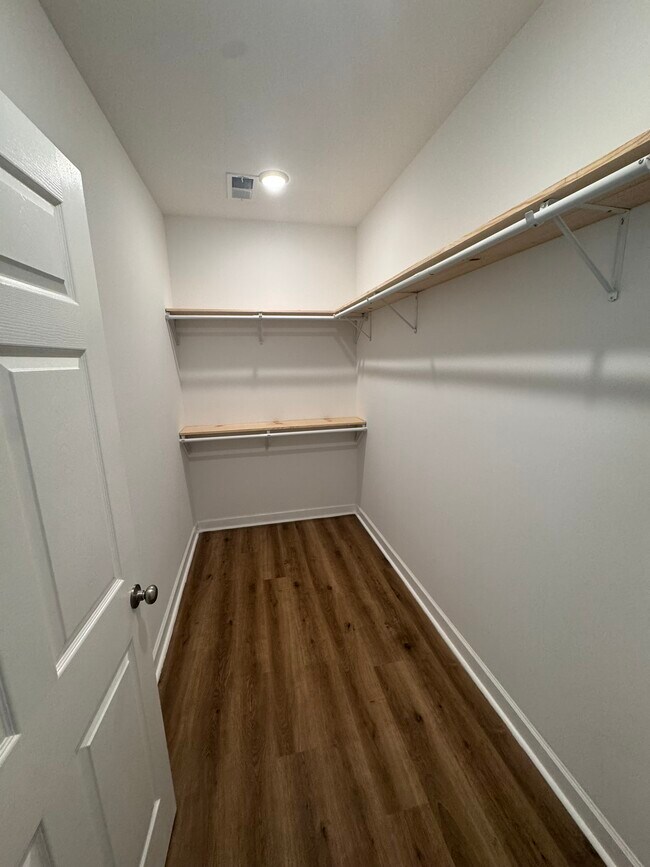 Building Photo - Hicks Duplex