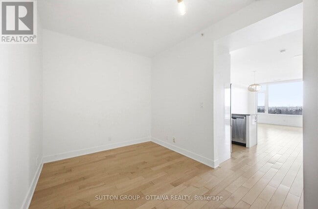 Building Photo - 1035 Bank St