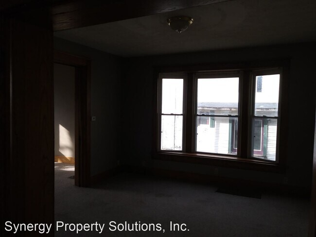 Building Photo - 3 br, 2 bath House - Main St. E 147 Richland