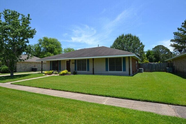 Building Photo - 5561 N Allegheny Ct