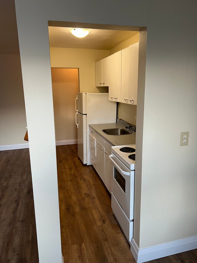 Building Photo - 365 Melvin Avenue