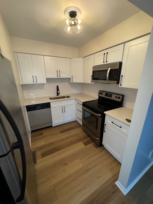 Foto del edificio - 1303 Lowland Ct