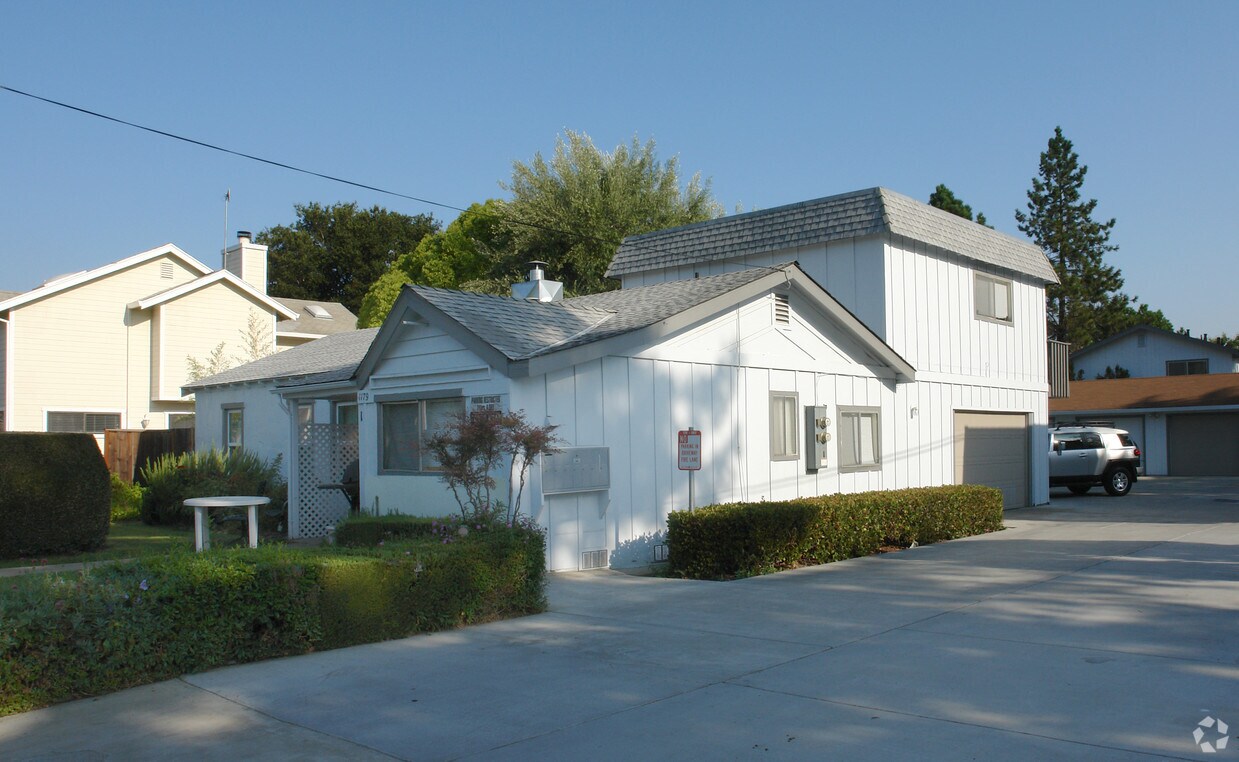 Primary Photo - 1179-1183 Smith Avenue