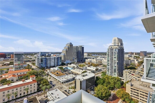 Foto del edificio - 150 E Robinson St