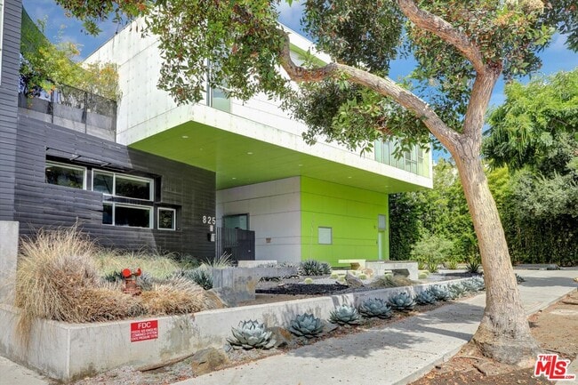Building Photo - 825 Kings Rd