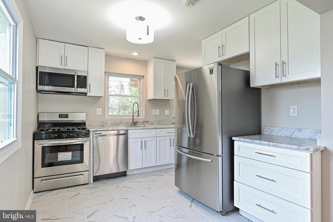 Foto del edificio - 2213 Lewisdale Dr