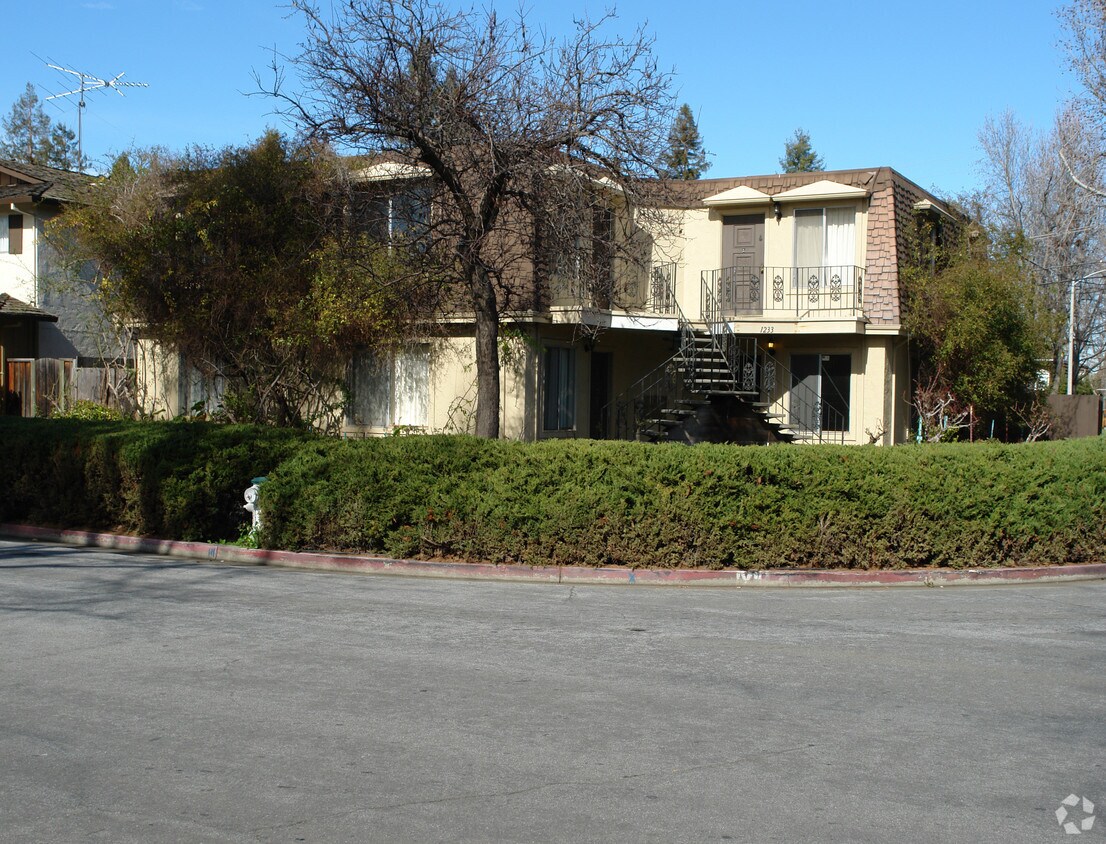 Primary Photo - 1233 Coronado Dr