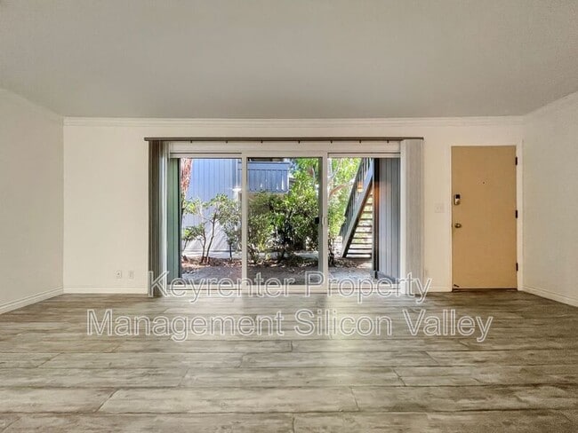 Building Photo - 151 Buckingham Dr