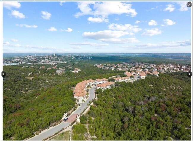 Foto del edificio - 201 Honey Creek Ct