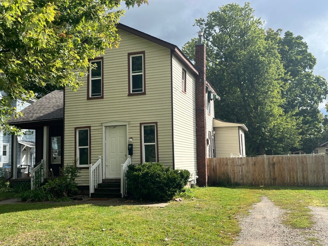 Primary Photo - 206 S 7th St