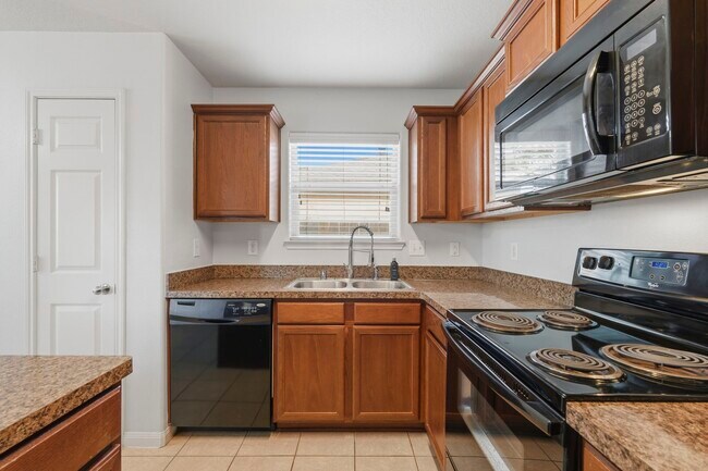 Building Photo - 6910 Clover Walk Ln