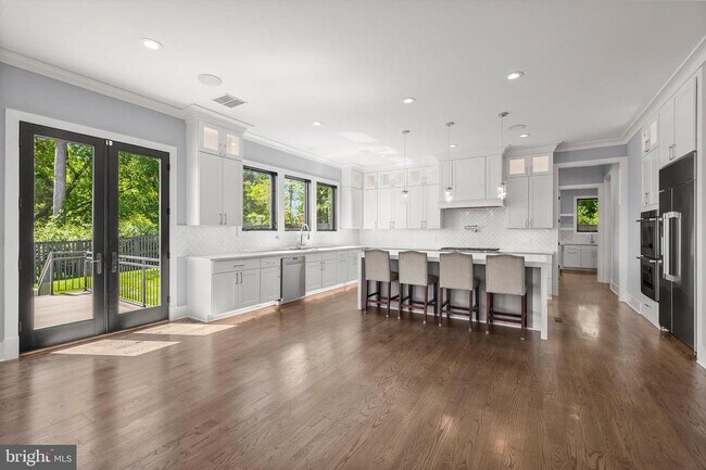 Building Photo - 6813 Dean Dr
