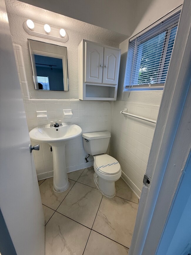 Foto del edificio - 1244 NE 5th Ter